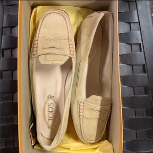 NWT Tod's Melanie Moc loafer in beige
